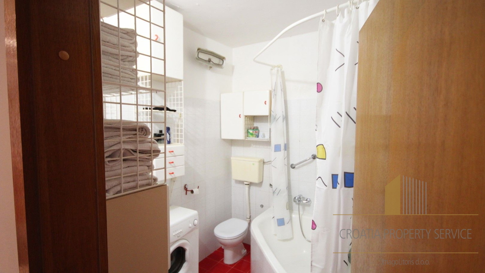 Četverosoban stan na prestižnoj lokaciji prvi red uz more - Hvar!