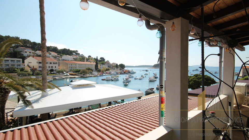Četverosoban stan na prestižnoj lokaciji prvi red uz more - Hvar!