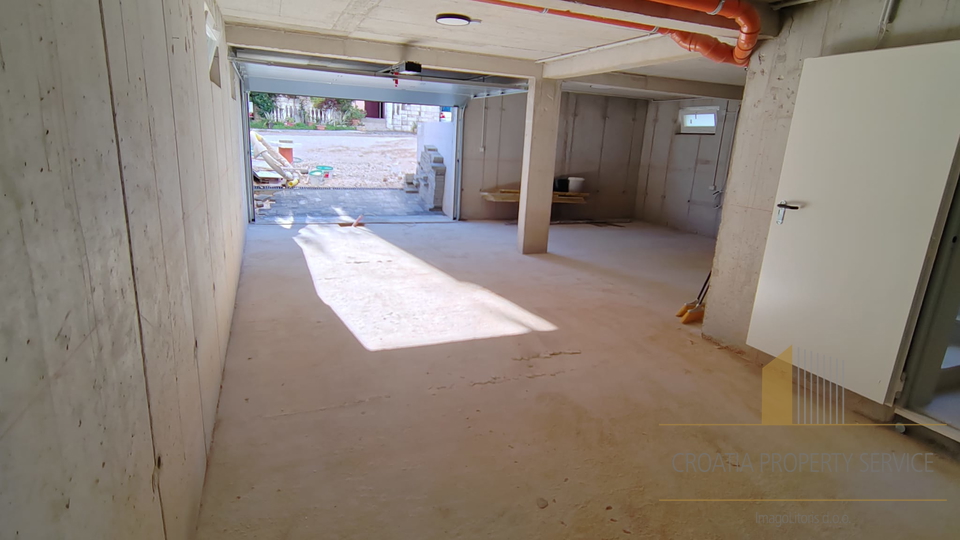 Edificio in ottima posizione a 400 m dal mare a Kaštel Štafilić!