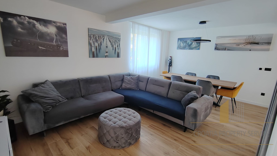 Edificio in ottima posizione a 400 m dal mare a Kaštel Štafilić!