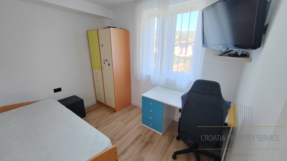 Edificio in ottima posizione a 400 m dal mare a Kaštel Štafilić!