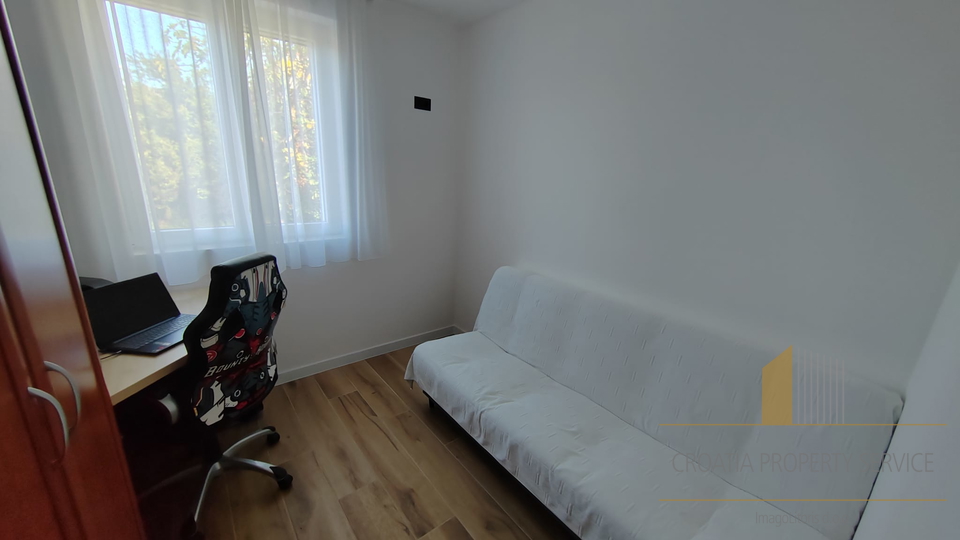 Edificio in ottima posizione a 400 m dal mare a Kaštel Štafilić!