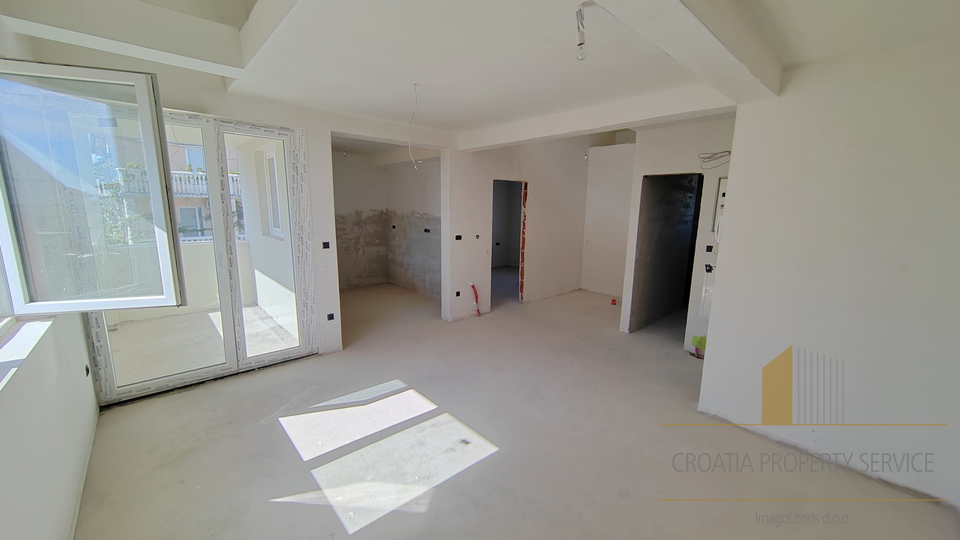 Edificio in ottima posizione a 400 m dal mare a Kaštel Štafilić!
