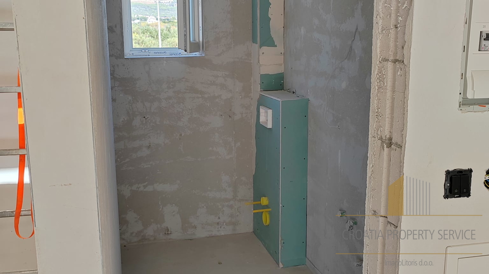 Edificio in ottima posizione a 400 m dal mare a Kaštel Štafilić!
