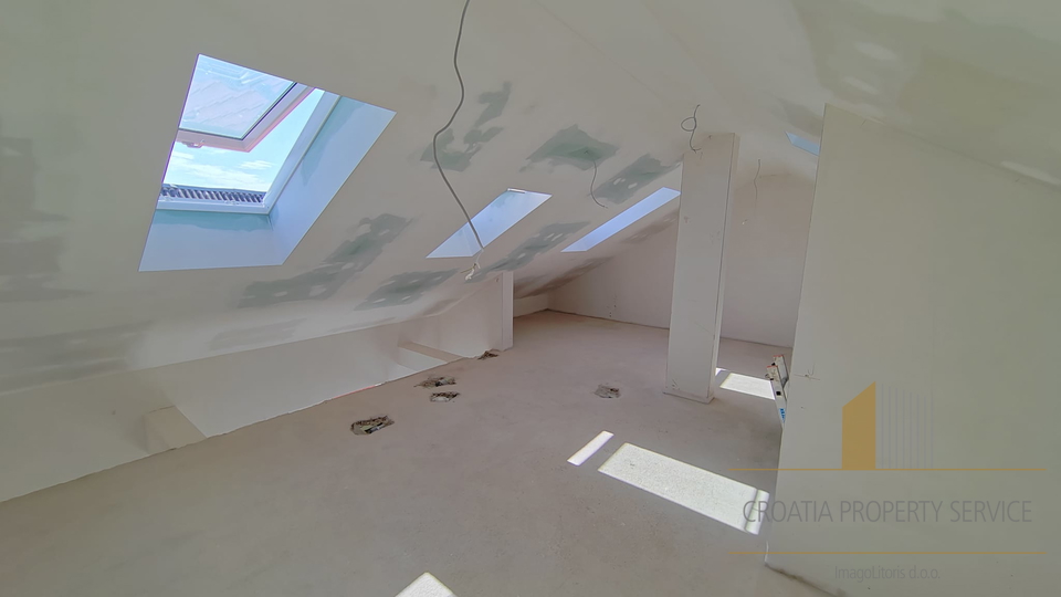 Edificio in ottima posizione a 400 m dal mare a Kaštel Štafilić!