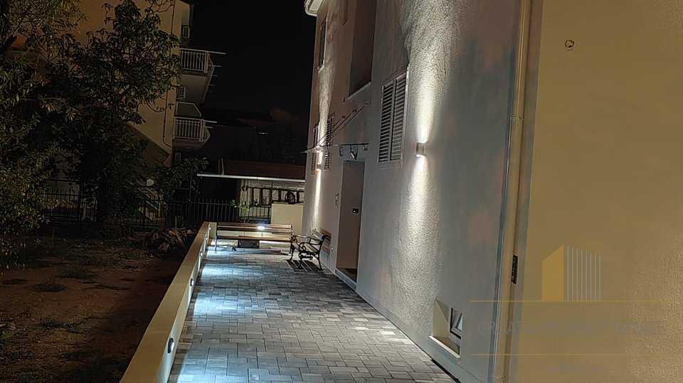 Edificio in ottima posizione a 400 m dal mare a Kaštel Štafilić!