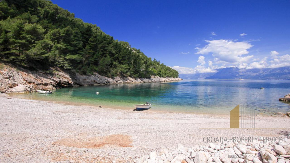 Predivna apartmanska kuća na plaži s projektom za boutique hotel na otoku Hvaru!