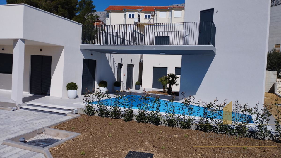 Moderna luksuzna vila 50 m od plaže - Omiš!