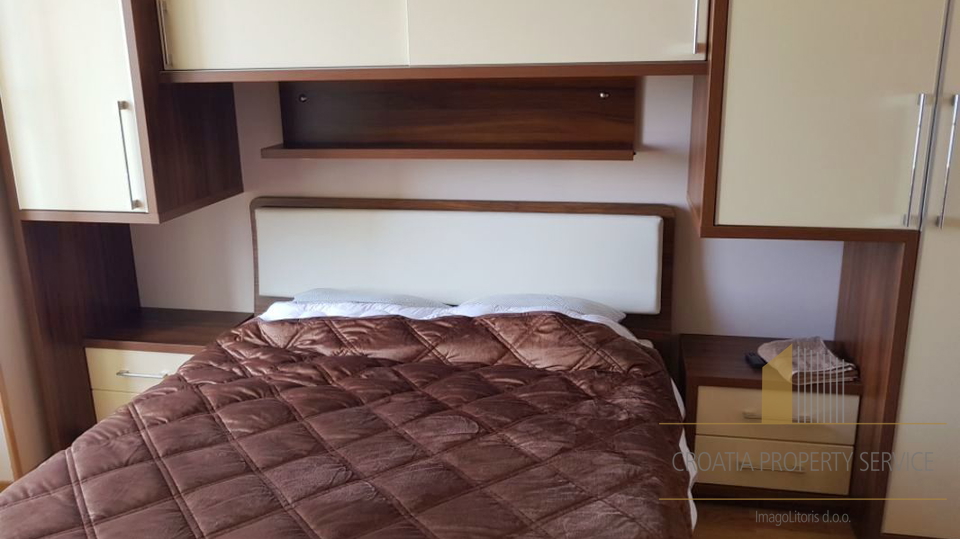 Appartamento bilocale attraente sul lungomare di Makarska!