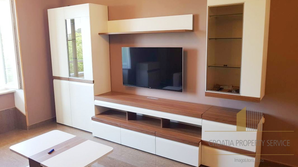 Appartamento bilocale attraente sul lungomare di Makarska!