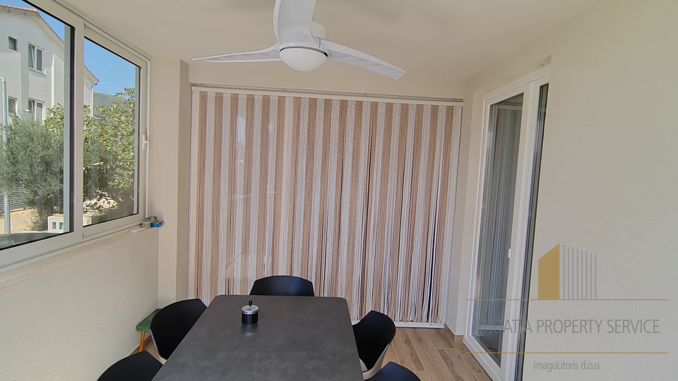 Zweistöckige Wohnung in attraktiver Lage 400 m vom Meer entfernt - Kaštela!