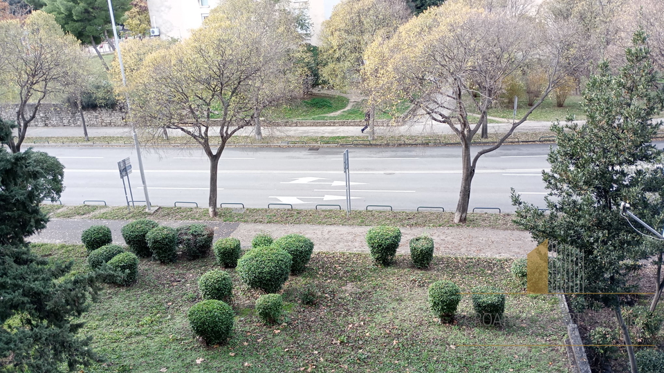 Stanovanje velikosti 60 m2 na odlični lokaciji v širšem centru mesta - Split!