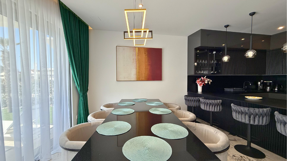 Moderna luksuzna vila v prvem vrsti ob morju &ndash; Rogoznica&excl;