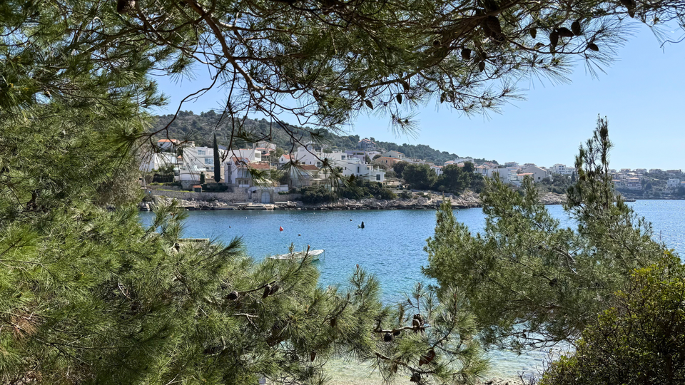 HOT PONUDA &ndash; PRVI RED DO MORA &vert; ROGOZNICA