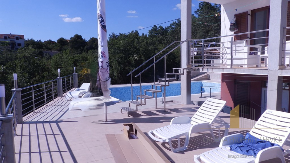 Apartmajska hiša s bazenom 650 m od morja – Zaton, Šibenik