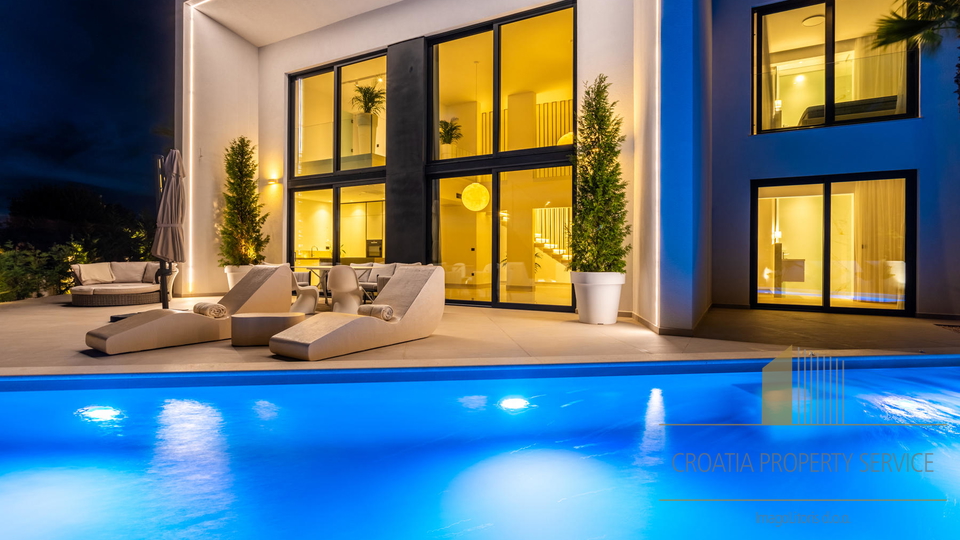 Spektakularna vila z odprtim pogledom na morje na ekskluzivni lokaciji v Primoštenu!