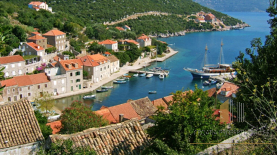 Zemljišče velikosti 30.000 m2 s tremi starimi hišami za obnovo v okolici Dubrovnika!