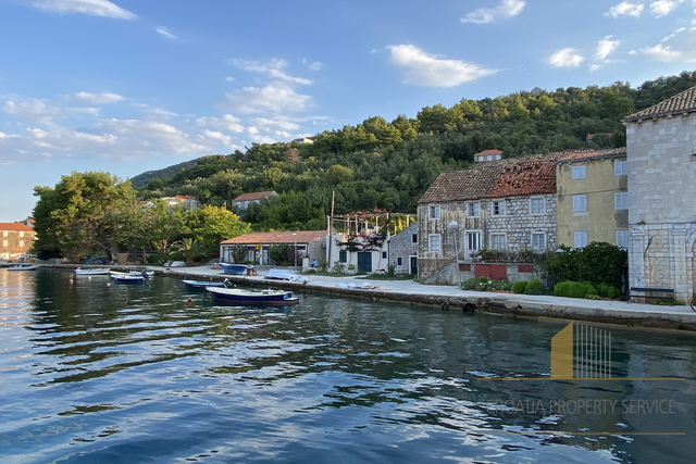 Attractive building plot 150 meters from the sea in the vicinity of Dubrovnik!