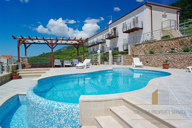 Predivna apartmanska vila 400 m od centra mjesta – Bol,  Brač!