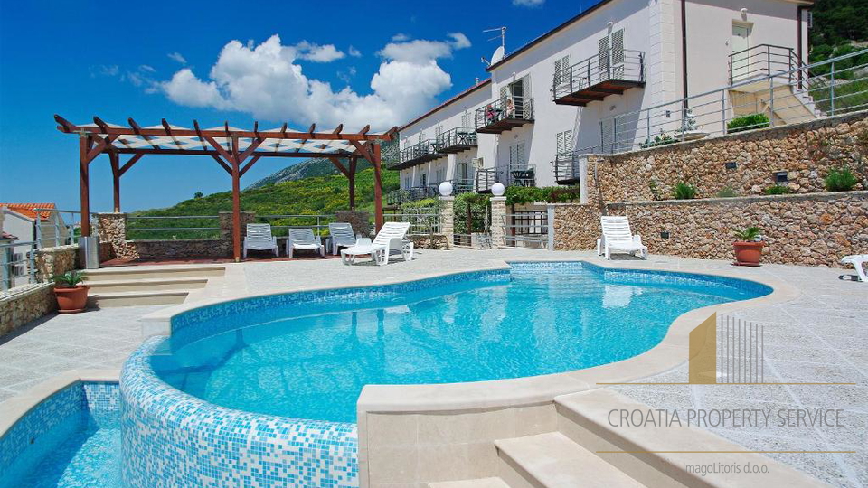 Predivna apartmanska vila 400 m od centra mjesta – Bol,  Brač!