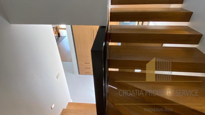 Luxuriöse Steinvilla mit 5* auf der Insel Hvar!