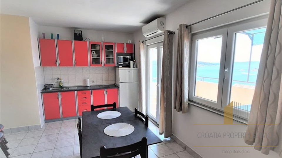 Apartmajska hiša s čudovitim pogledom na morje v bližini Trogirja!