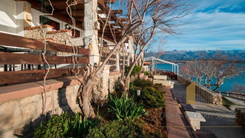 Hotel sa SPA centrom na ekskluzivnoj lokaciji prvi red do plaže - okolica Zadra!