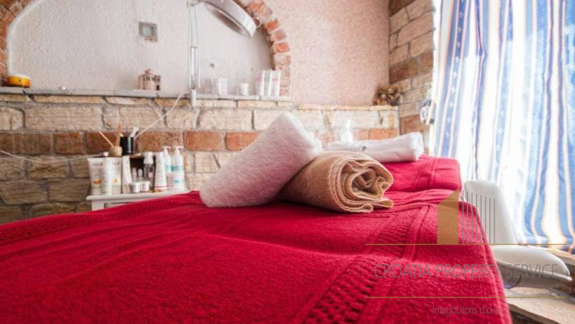 Hotel sa SPA centrom na ekskluzivnoj lokaciji prvi red do plaže - okolica Zadra!