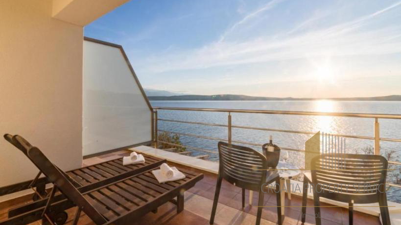 Hotel sa SPA centrom na ekskluzivnoj lokaciji prvi red do plaže - okolica Zadra!