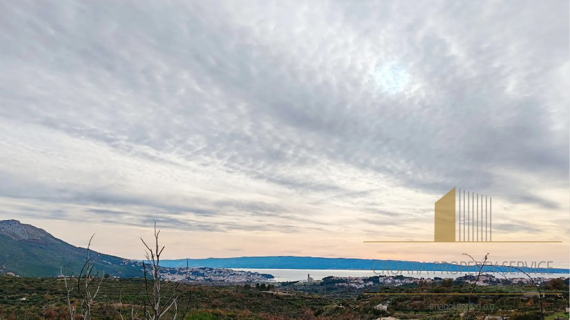 Baugrundstück mit wunderschönem Blick auf das Meer in der Nähe von Split!