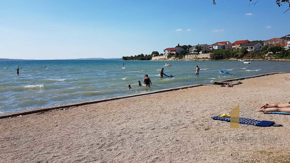 Građevinsko zemljište s idejnoim rješenjem na odličnoj lokaciji u okolici Zadra!