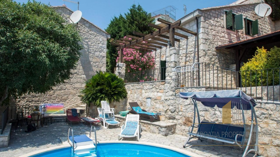 Two beautiful stone houses with a sea view and the Pelješac peninsula!