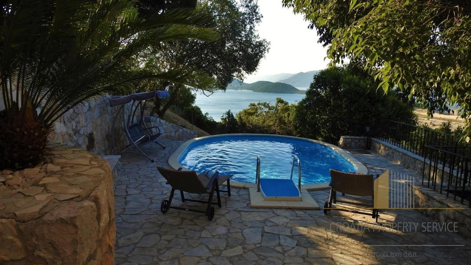 Two beautiful stone houses with a sea view and the Pelješac peninsula!