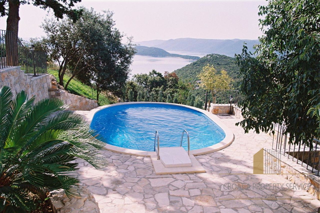 Two beautiful stone houses with a sea view and the Pelješac peninsula!