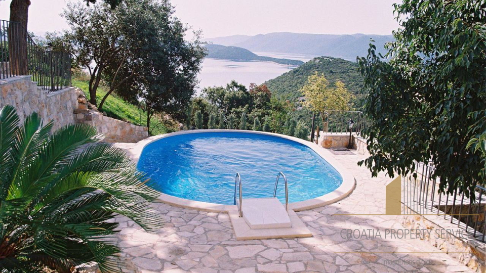Two beautiful stone houses with a sea view and the Pelješac peninsula!