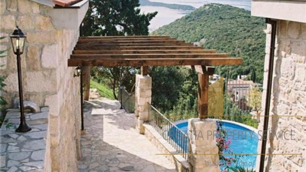 Two beautiful stone houses with a sea view and the Pelješac peninsula!