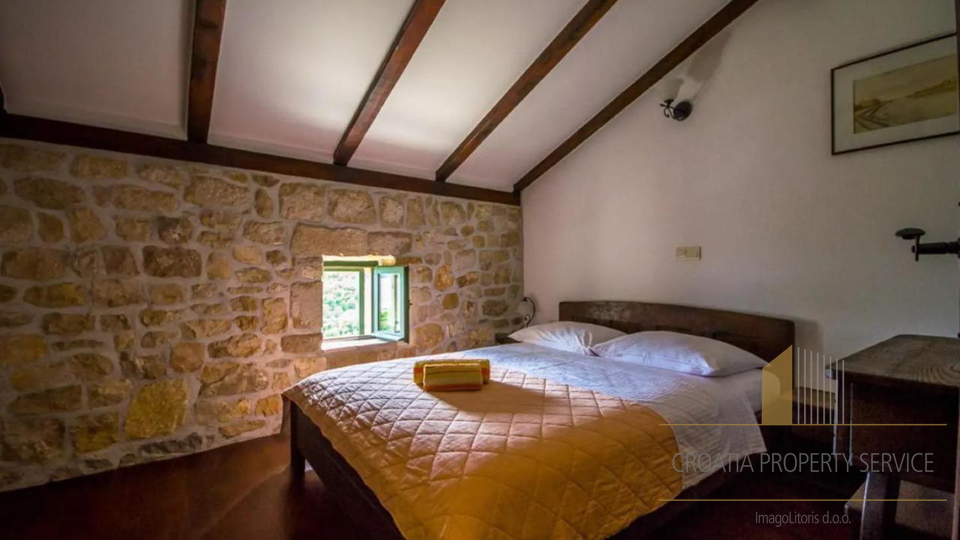 Two beautiful stone houses with a sea view and the Pelješac peninsula!