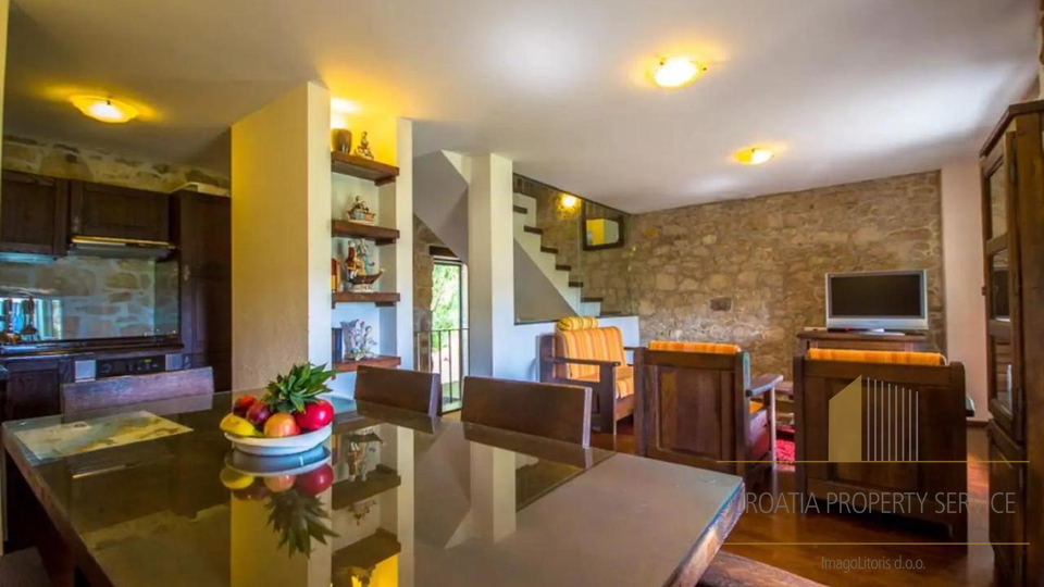 Two beautiful stone houses with a sea view and the Pelješac peninsula!