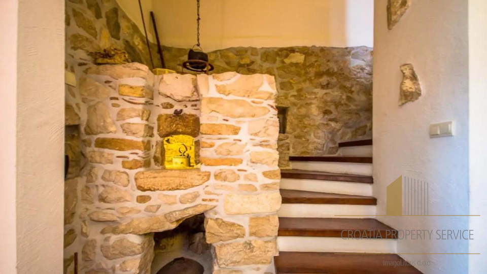 Two beautiful stone houses with a sea view and the Pelješac peninsula!