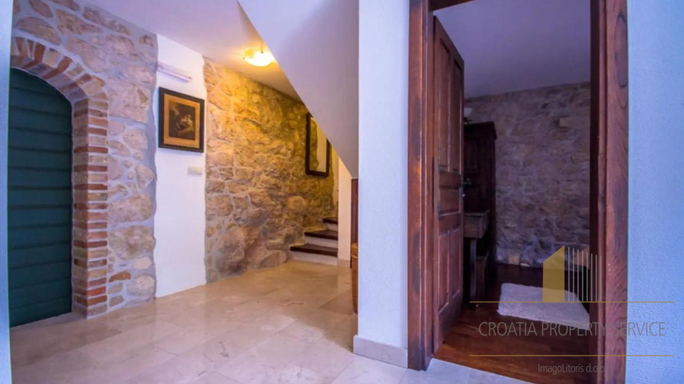 Two beautiful stone houses with a sea view and the Pelješac peninsula!
