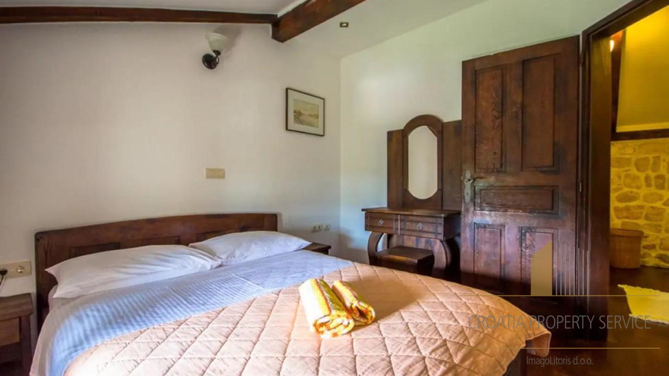 Two beautiful stone houses with a sea view and the Pelješac peninsula!