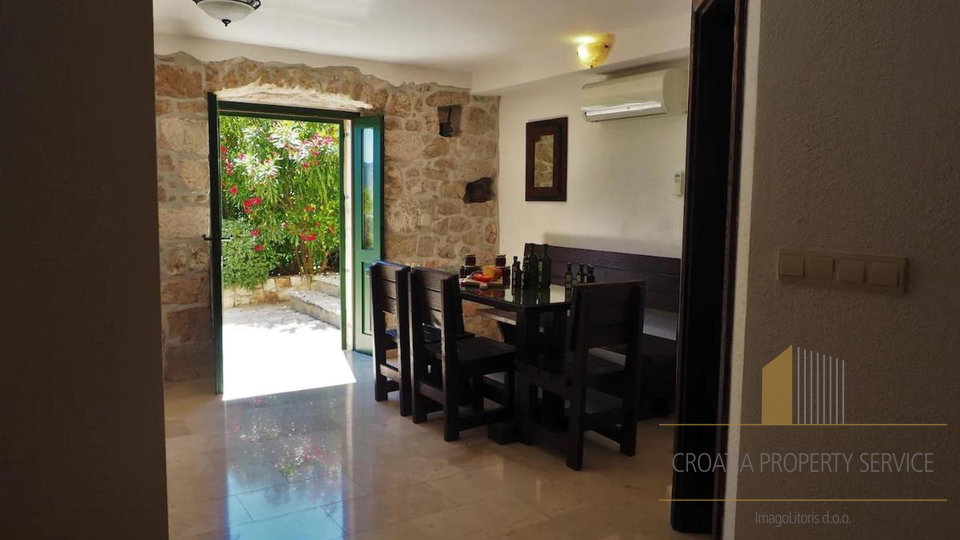 Two beautiful stone houses with a sea view and the Pelješac peninsula!