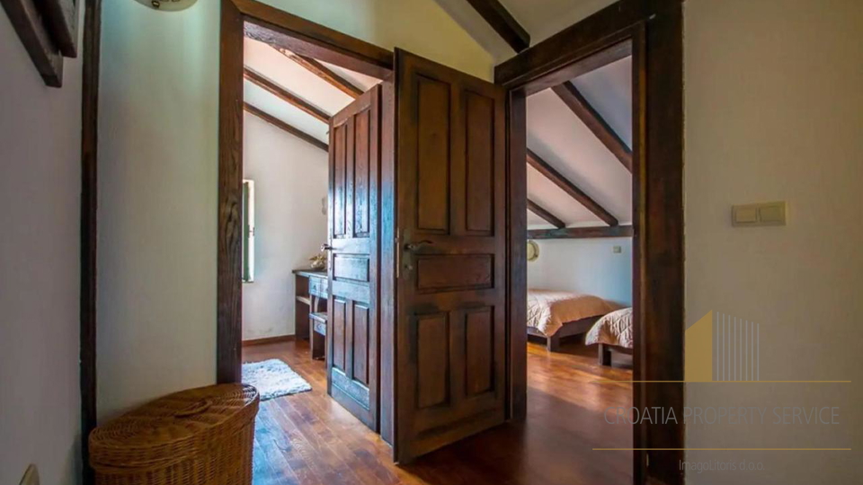Two beautiful stone houses with a sea view and the Pelješac peninsula!
