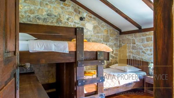 Two beautiful stone houses with a sea view and the Pelješac peninsula!