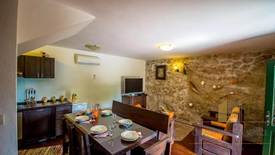 Two beautiful stone houses with a sea view and the Pelješac peninsula!