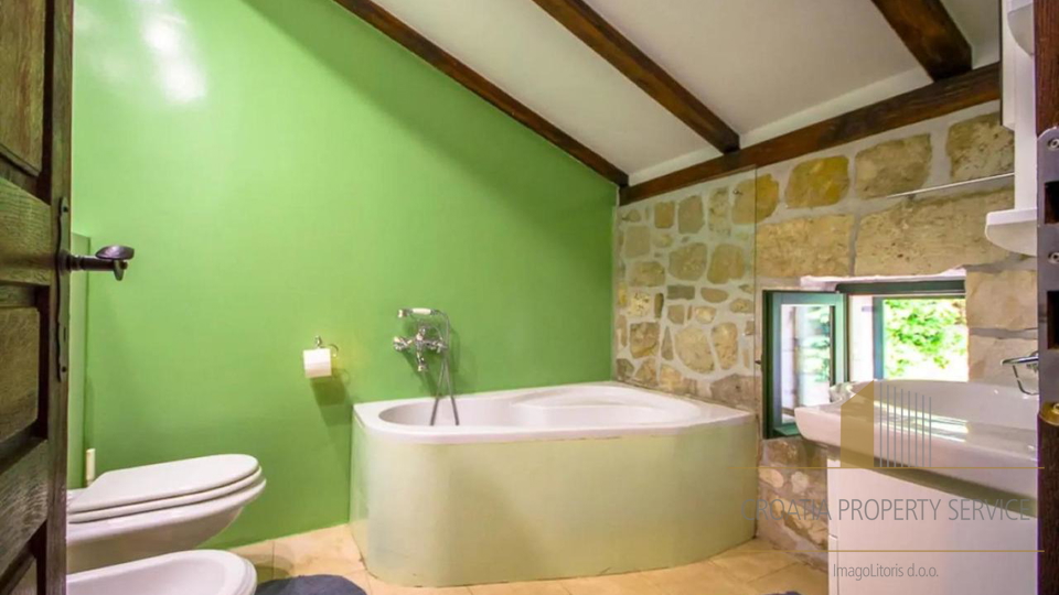 Two beautiful stone houses with a sea view and the Pelješac peninsula!