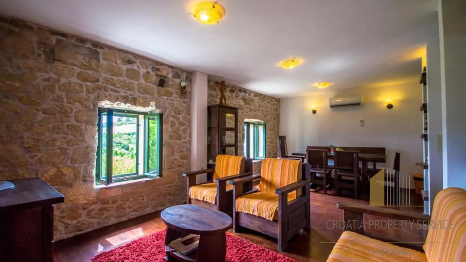 Two beautiful stone houses with a sea view and the Pelješac peninsula!
