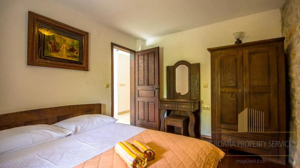 Two beautiful stone houses with a sea view and the Pelješac peninsula!