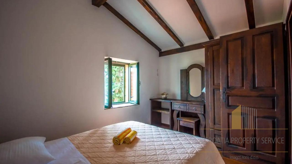 Two beautiful stone houses with a sea view and the Pelješac peninsula!