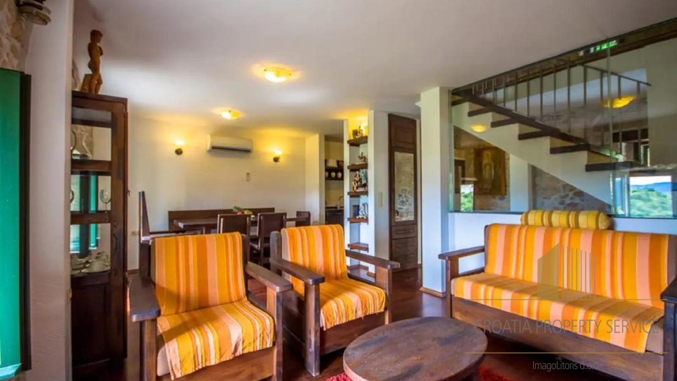 Two beautiful stone houses with a sea view and the Pelješac peninsula!